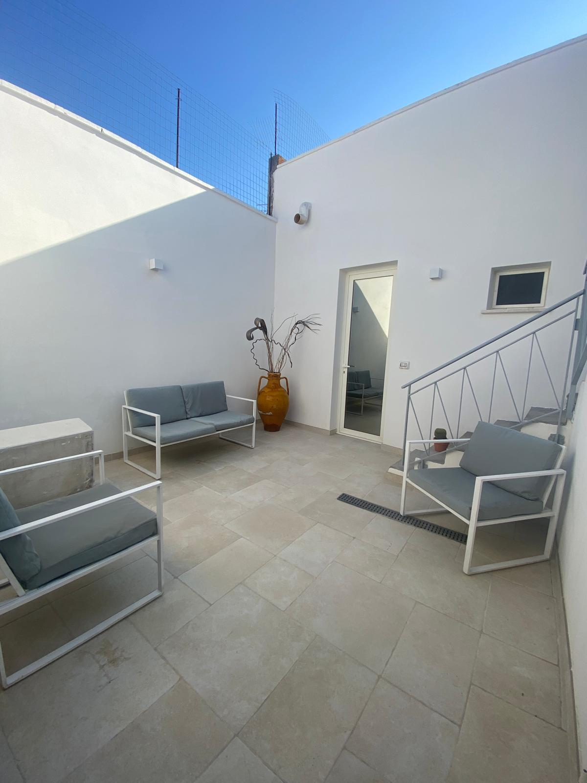Corte esterna con giardino privato